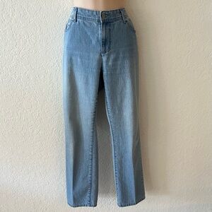 Chico’s Light Wash Slim Leg Embroidered Back Pockets Short 8